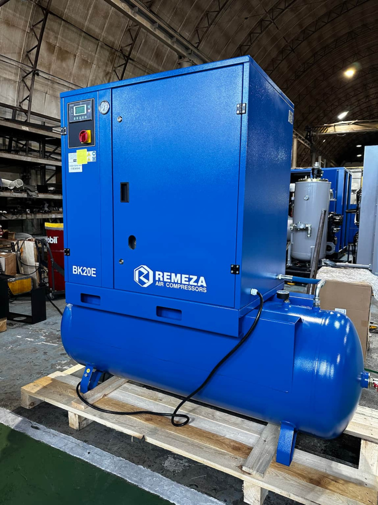 Почему винтовой компрессор гонит масло в воздушную систему: причины и решение Почему винтовой компрессор гонит масло в воздушную систему: причины и решение